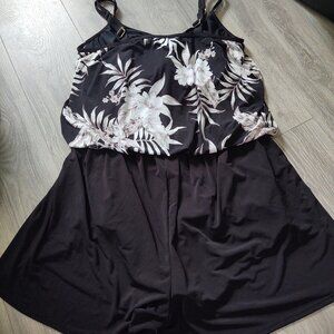 NWT Maxine of Hollywood Swim Romper One Piece Swimsuit with Shorts
